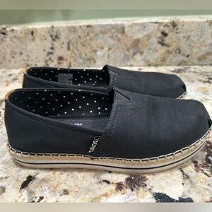 Women’s size 7 Bobs! Like new